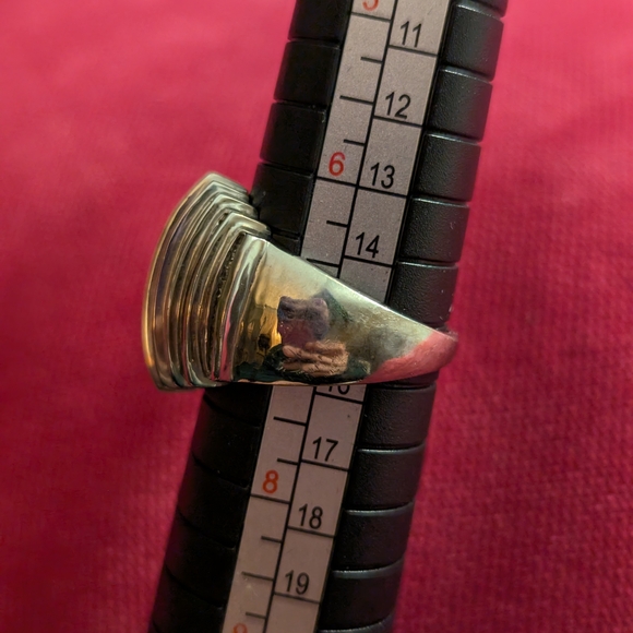 Elegant 10k White Gold Women's Ring - Picture 6 of 7